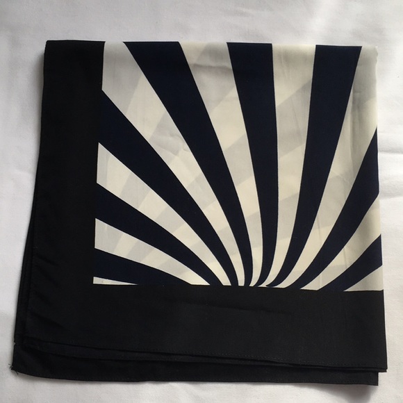 Square scarf /shawl - Picture 2 of 6